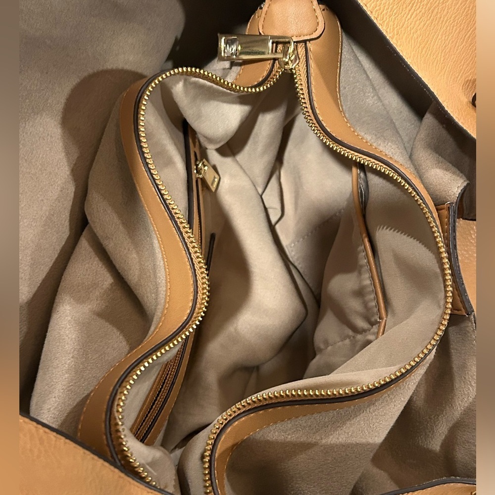 Sondra Roberts Tan Leather Tote Shoulder Bag Gold Hardware structured bag - Picture 10 of 14